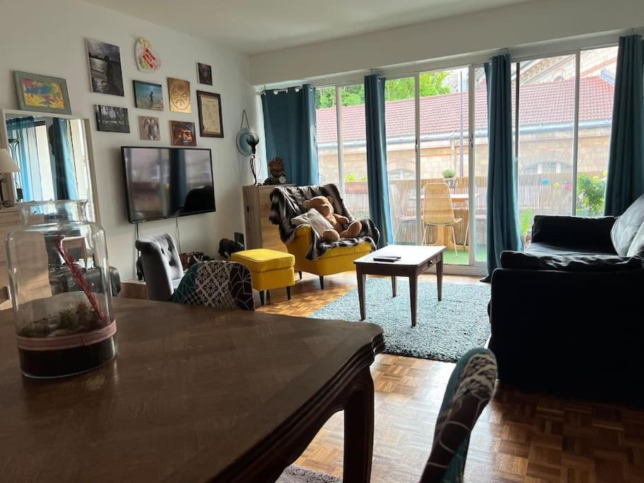 Grand Appartement Avec Balcon Et Parking Gratuit Sur Place Paris Exterior photo